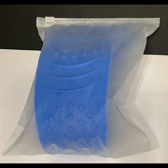 Exfoliating back scrubber for shower helps with back acne double sided massage - Picture 3 of 6